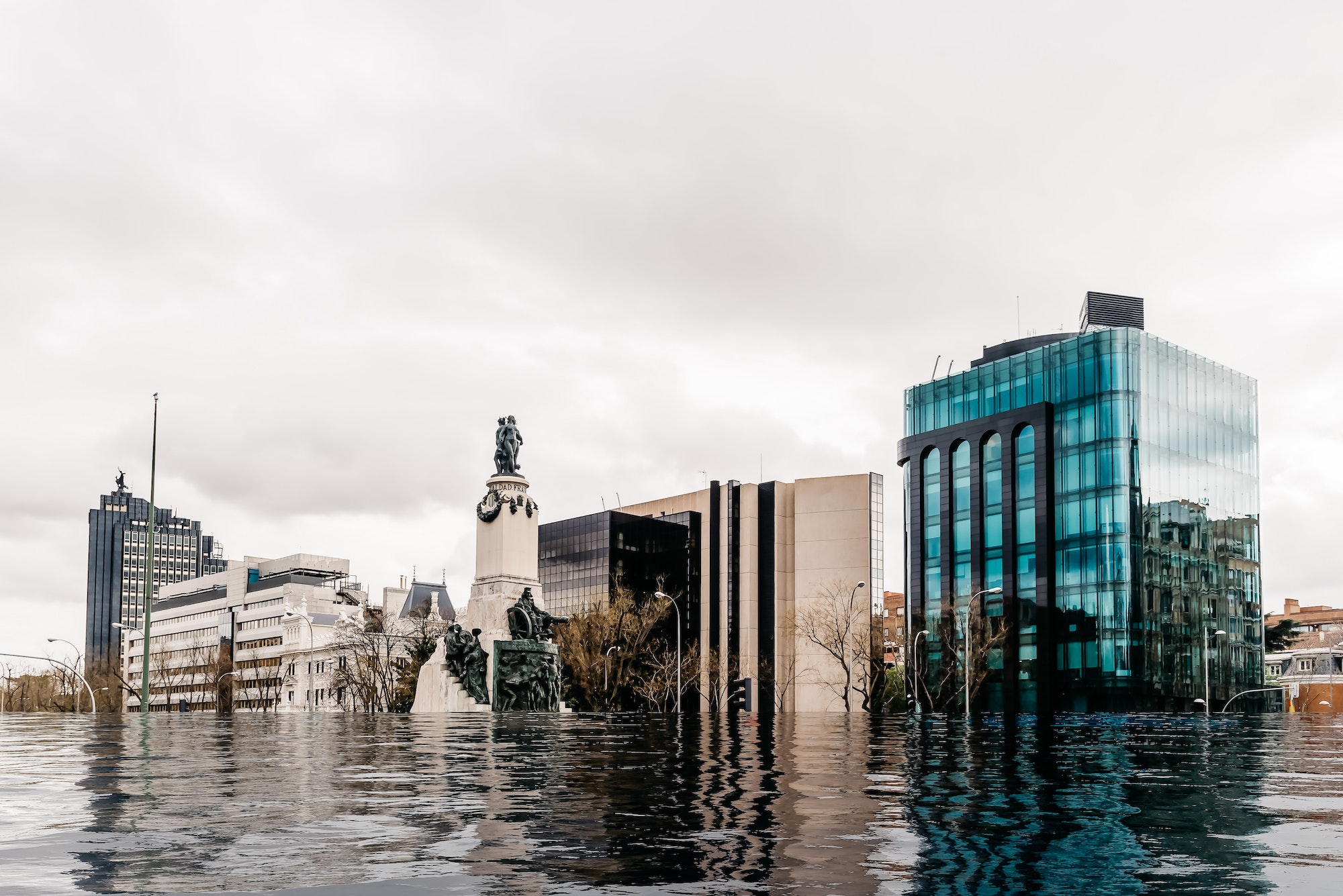 Devastating effects of a hypothetical flood of water in Madrid due to the effects of global warming